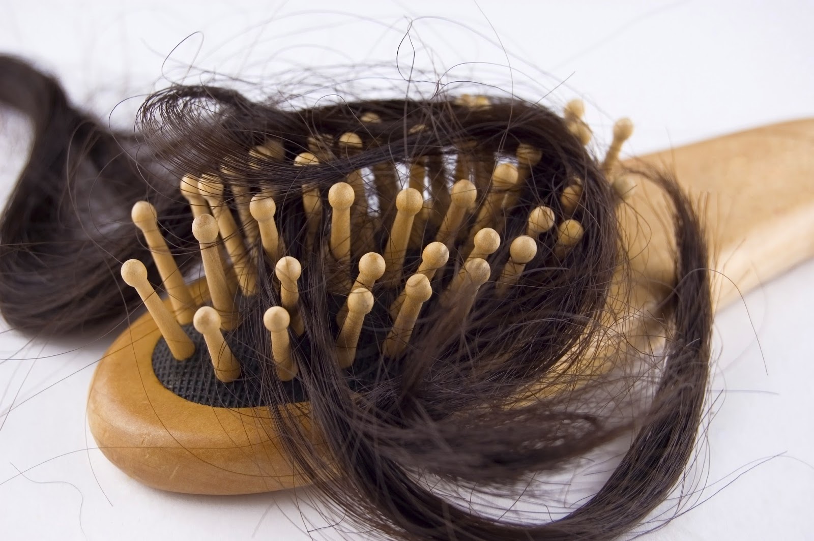 7 sebab Mengapa wanita mengalami keguguran rambut?