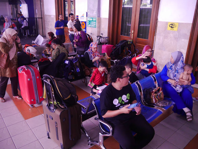 Travel Jogjakarta : Naik Keretapi dari Jogja Ke Jakarta
