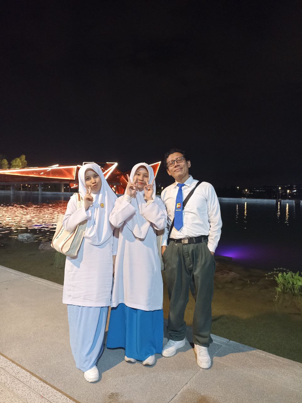 Hari Ini Keputusan SPM… Peluk Anak Dulu